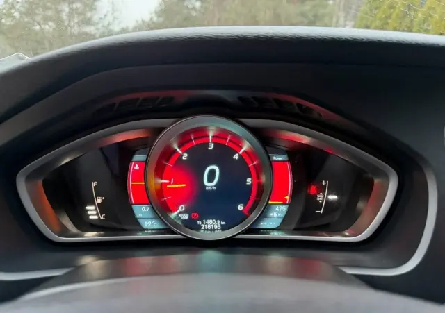 VOLVO V40 Cross Country 