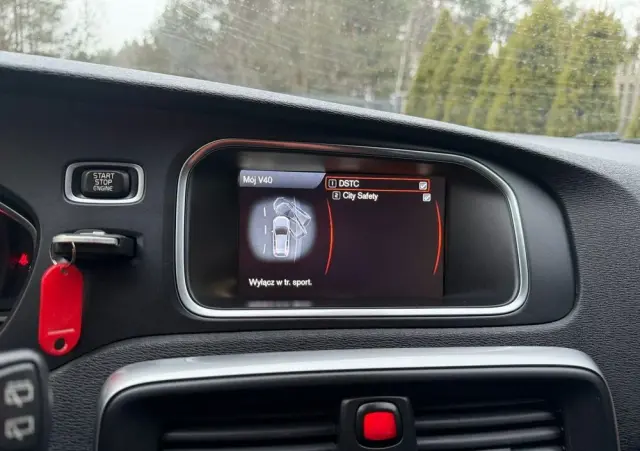 VOLVO V40 Cross Country 