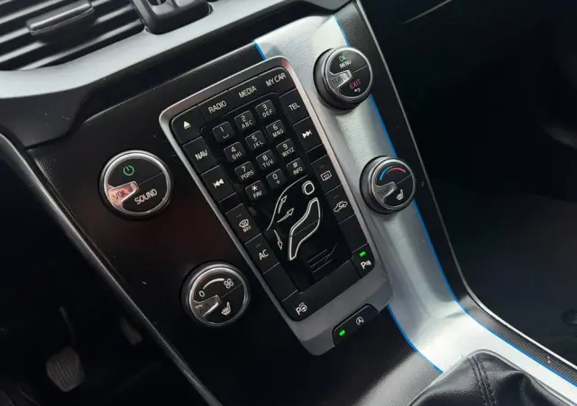 VOLVO V40 Cross Country 