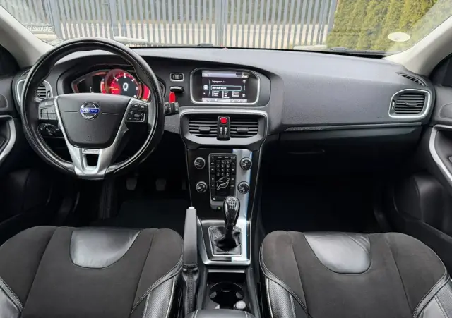 VOLVO V40 Cross Country 