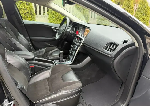 VOLVO V40 Cross Country 