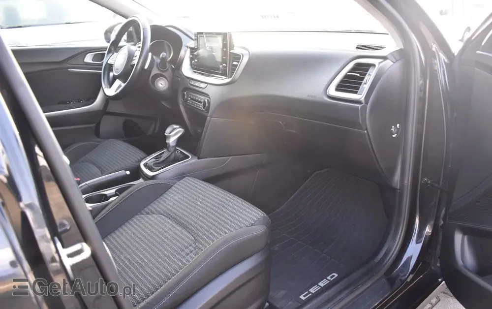 KIA Ceed 1.5 T-GDI M DCT
