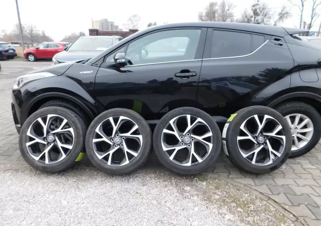 TOYOTA C-HR 1.8 Hybrid Dynamic