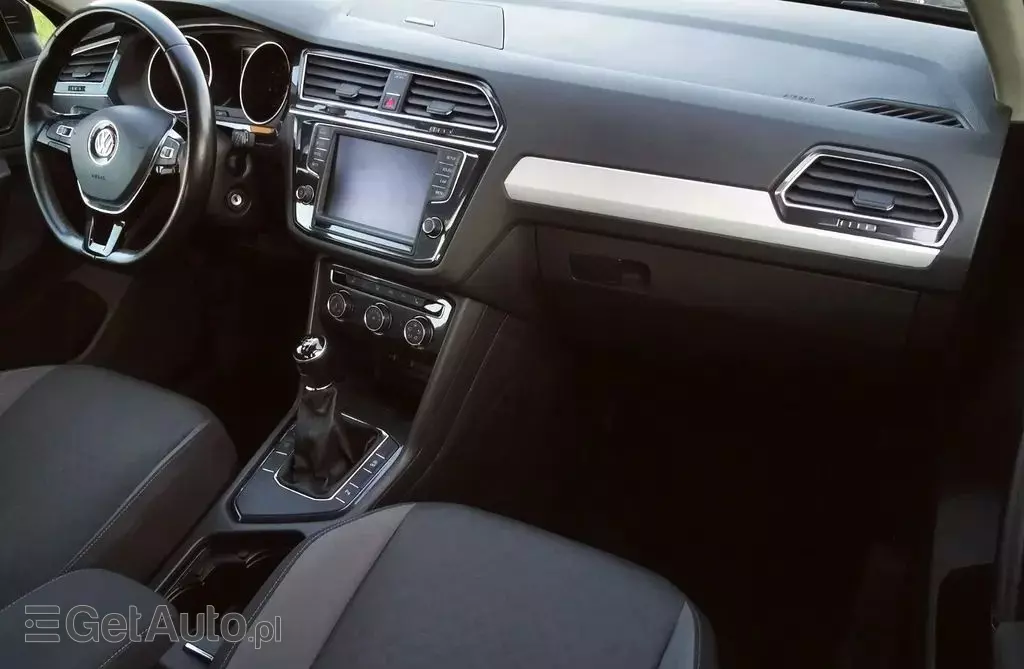 VOLKSWAGEN Tiguan 