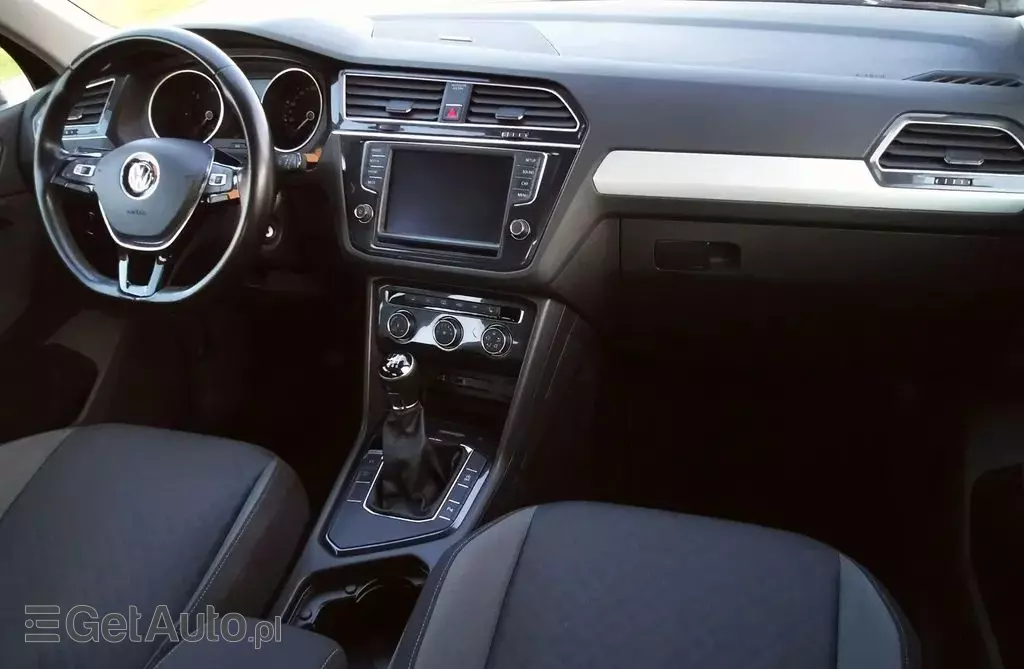 VOLKSWAGEN Tiguan 