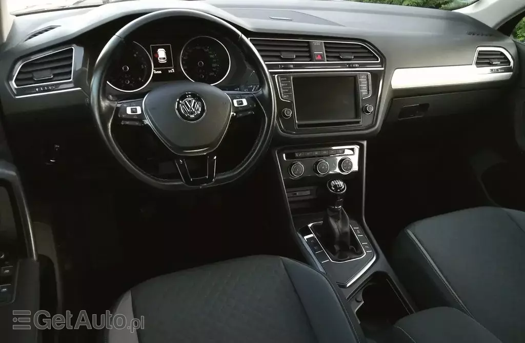 VOLKSWAGEN Tiguan 