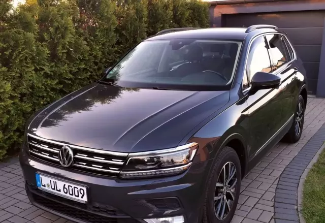 VOLKSWAGEN Tiguan 