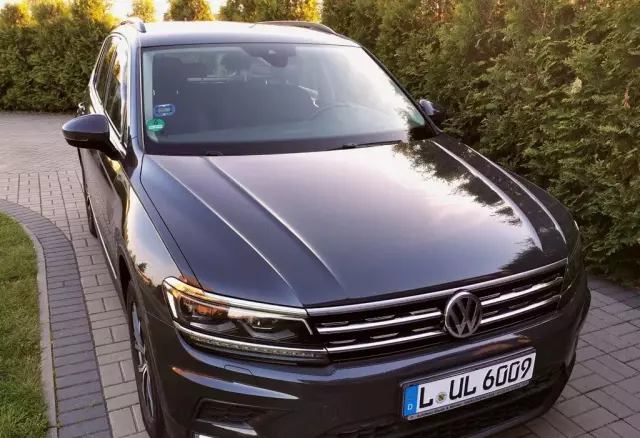 VOLKSWAGEN Tiguan 