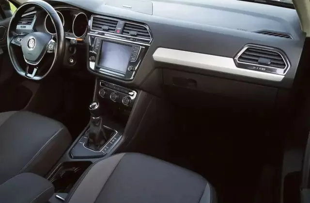 VOLKSWAGEN Tiguan 