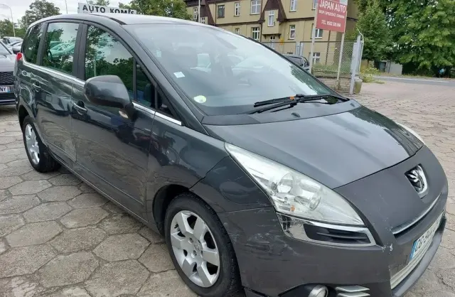 PEUGEOT 5008 