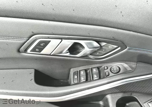 BMW Seria 3  320d xDrive M Sport sport