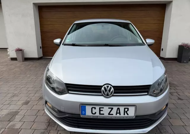 VOLKSWAGEN Polo 