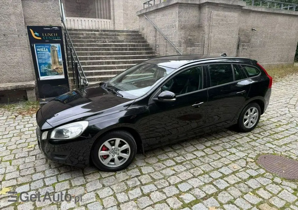 VOLVO V60 D2