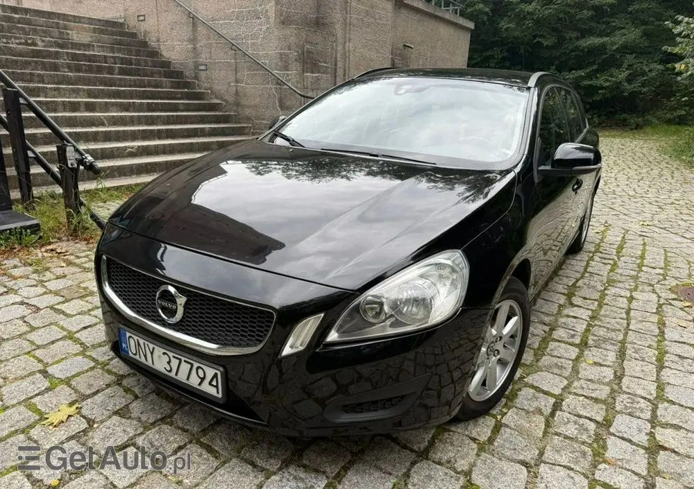 VOLVO V60 D2