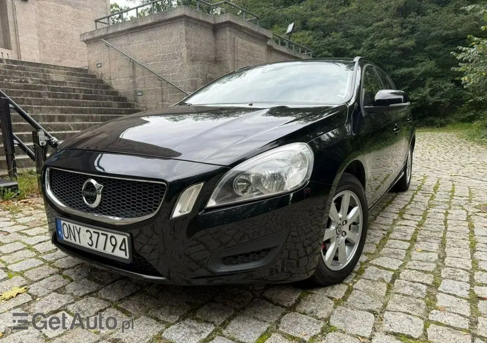 VOLVO V60 D2