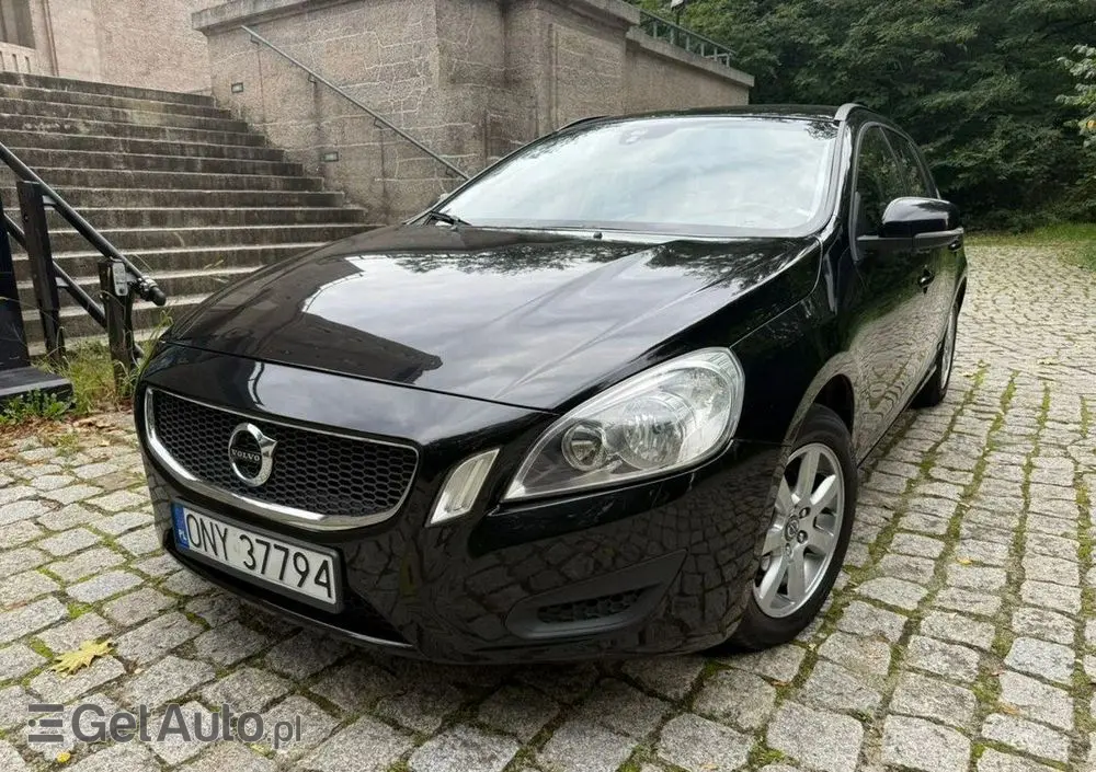 VOLVO V60 D2