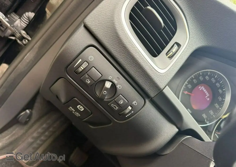 VOLVO V60 D2