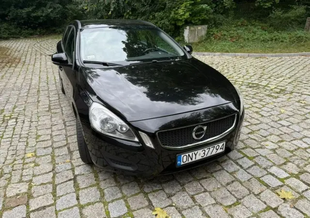 VOLVO V60 D2