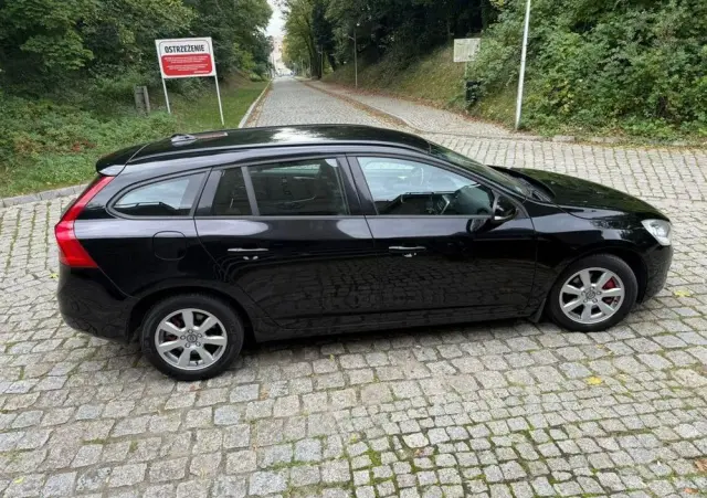 VOLVO V60 D2