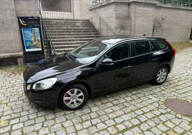 VOLVO V60 D2