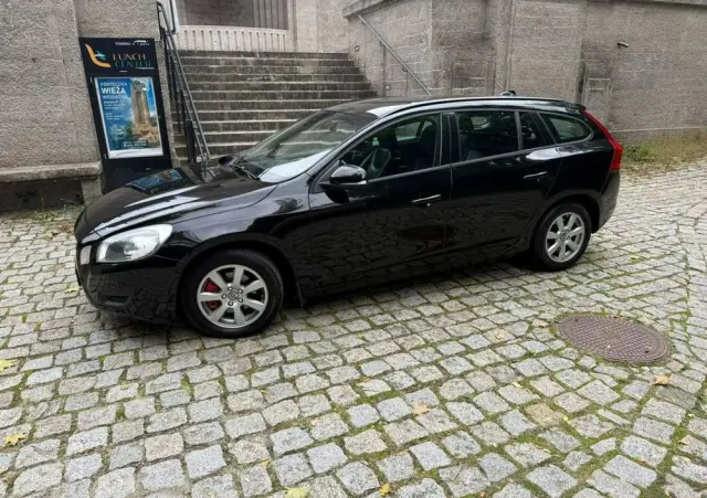 VOLVO V60 D2