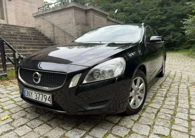 VOLVO V60 D2