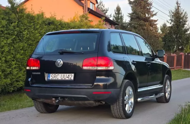 VOLKSWAGEN Touareg 