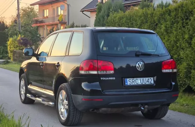 VOLKSWAGEN Touareg 