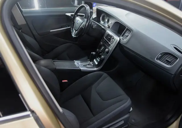 VOLVO V60 D4 Geartronic