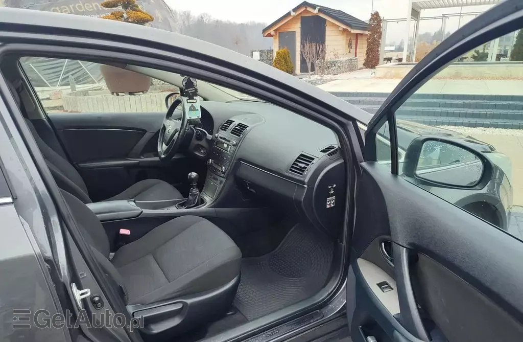 TOYOTA Avensis 