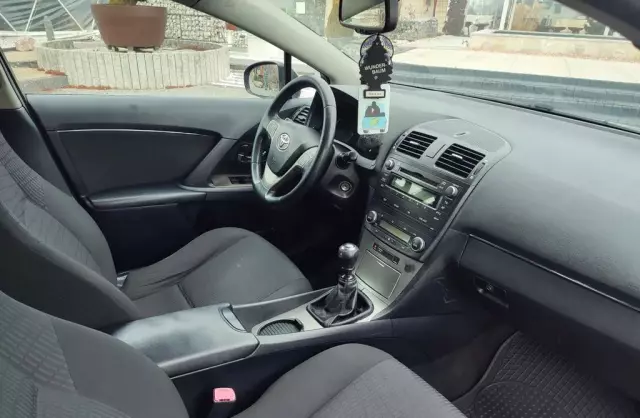 TOYOTA Avensis 