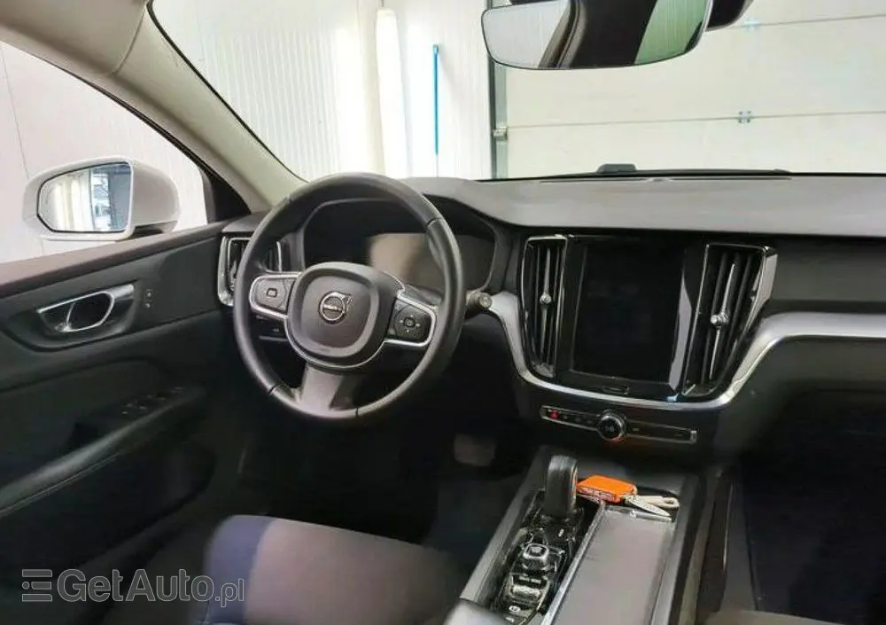 VOLVO V60 B3 B Geartronic Momentum Pro