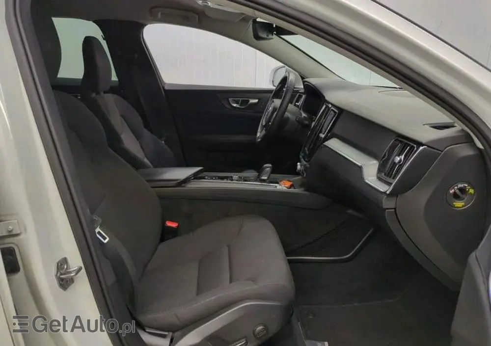 VOLVO V60 B3 B Geartronic Momentum Pro