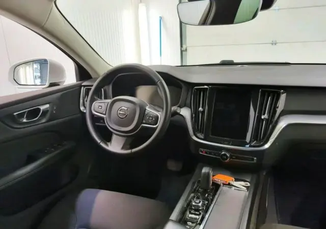 VOLVO V60 B3 B Geartronic Momentum Pro