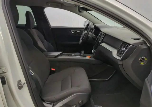 VOLVO V60 B3 B Geartronic Momentum Pro