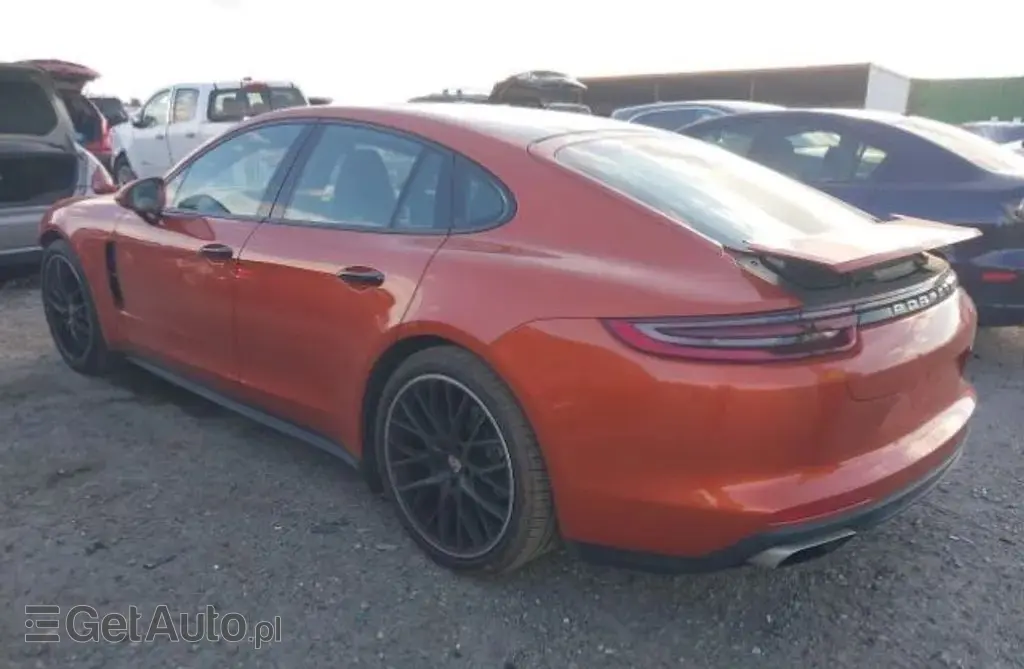 PORSCHE Panamera 