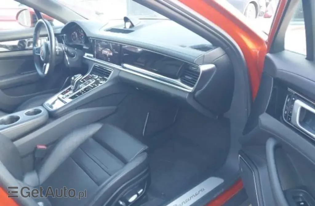 PORSCHE Panamera 