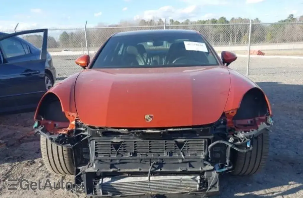 PORSCHE Panamera 