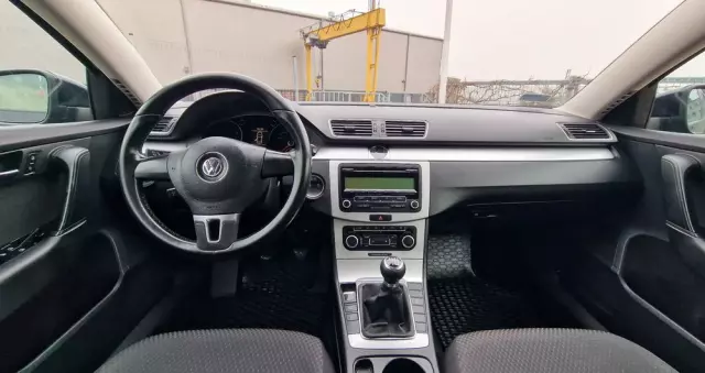 VOLKSWAGEN Passat 1.6 TDI BlueMotion Technology Business Edition