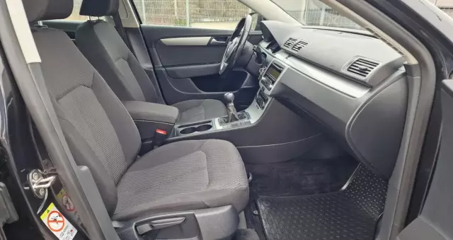 VOLKSWAGEN Passat 1.6 TDI BlueMotion Technology Business Edition
