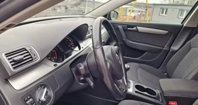 VOLKSWAGEN Passat 1.6 TDI BlueMotion Technology Business Edition