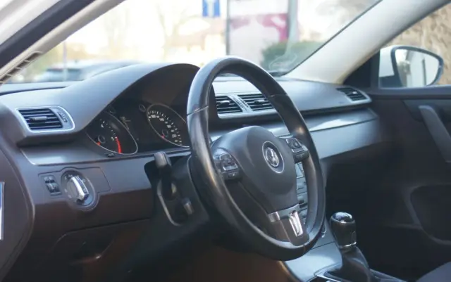 VOLKSWAGEN Passat 1.6 TDI Business Line