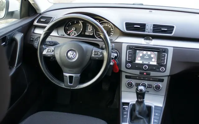 VOLKSWAGEN Passat 1.6 TDI Business Line