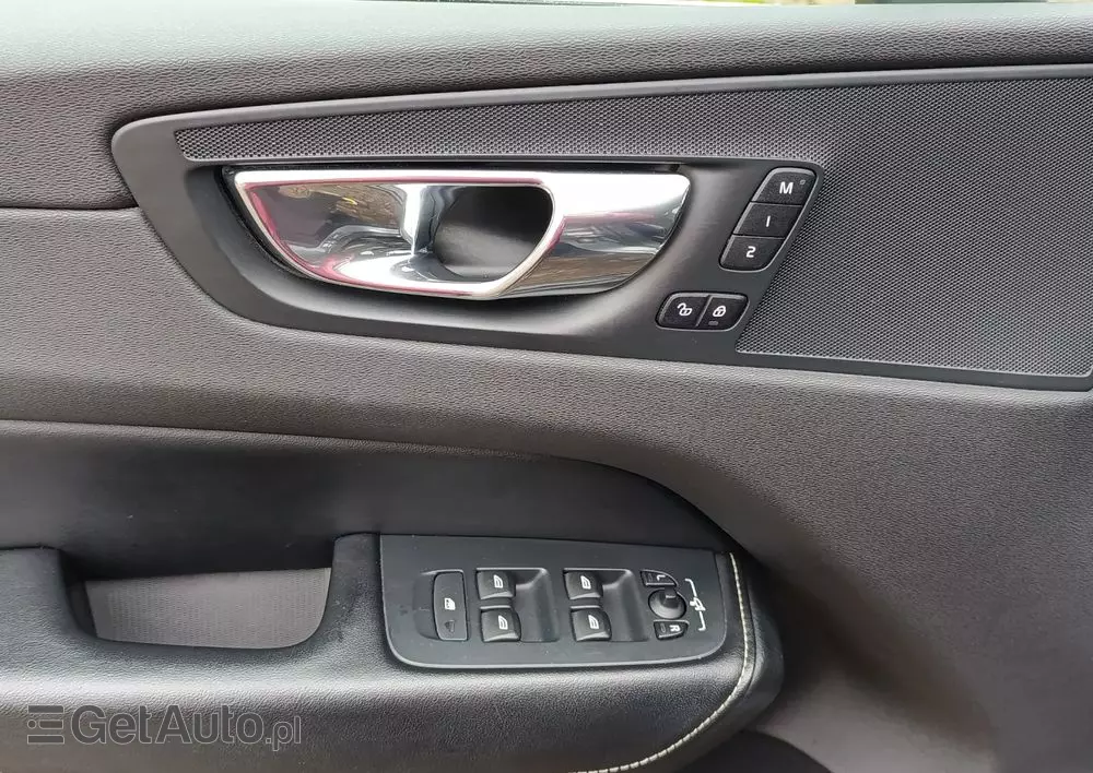 VOLVO XC 60 D4 AWD Geartronic RDesign