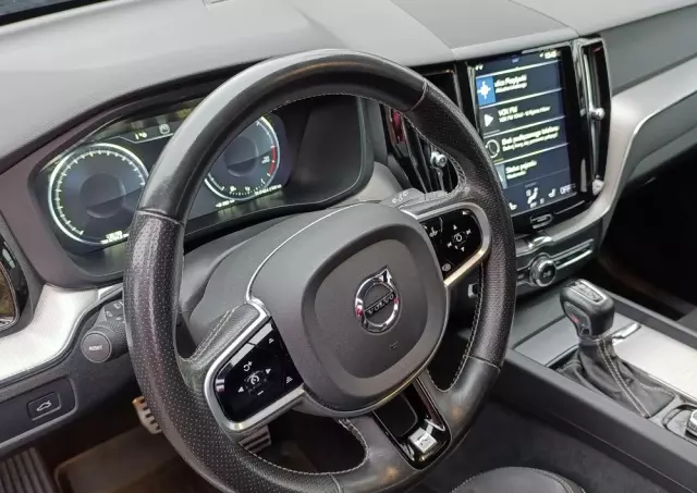 VOLVO XC 60 D4 AWD Geartronic RDesign