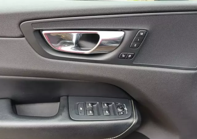 VOLVO XC 60 D4 AWD Geartronic RDesign