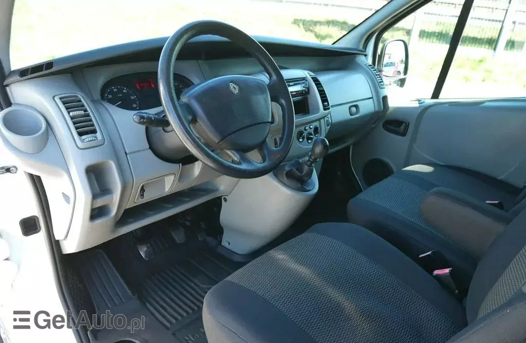 RENAULT Trafic 