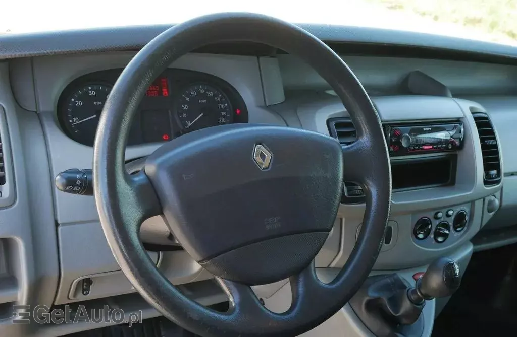 RENAULT Trafic 