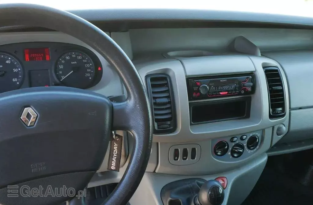 RENAULT Trafic 
