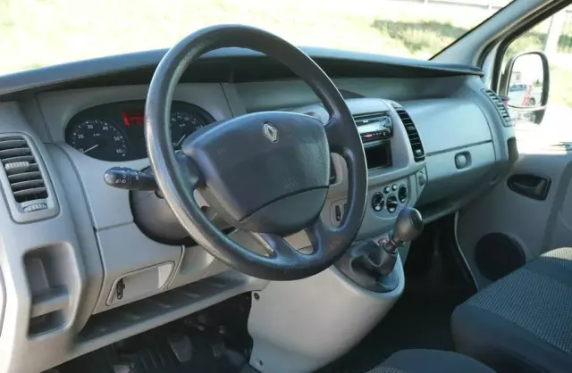 RENAULT Trafic 